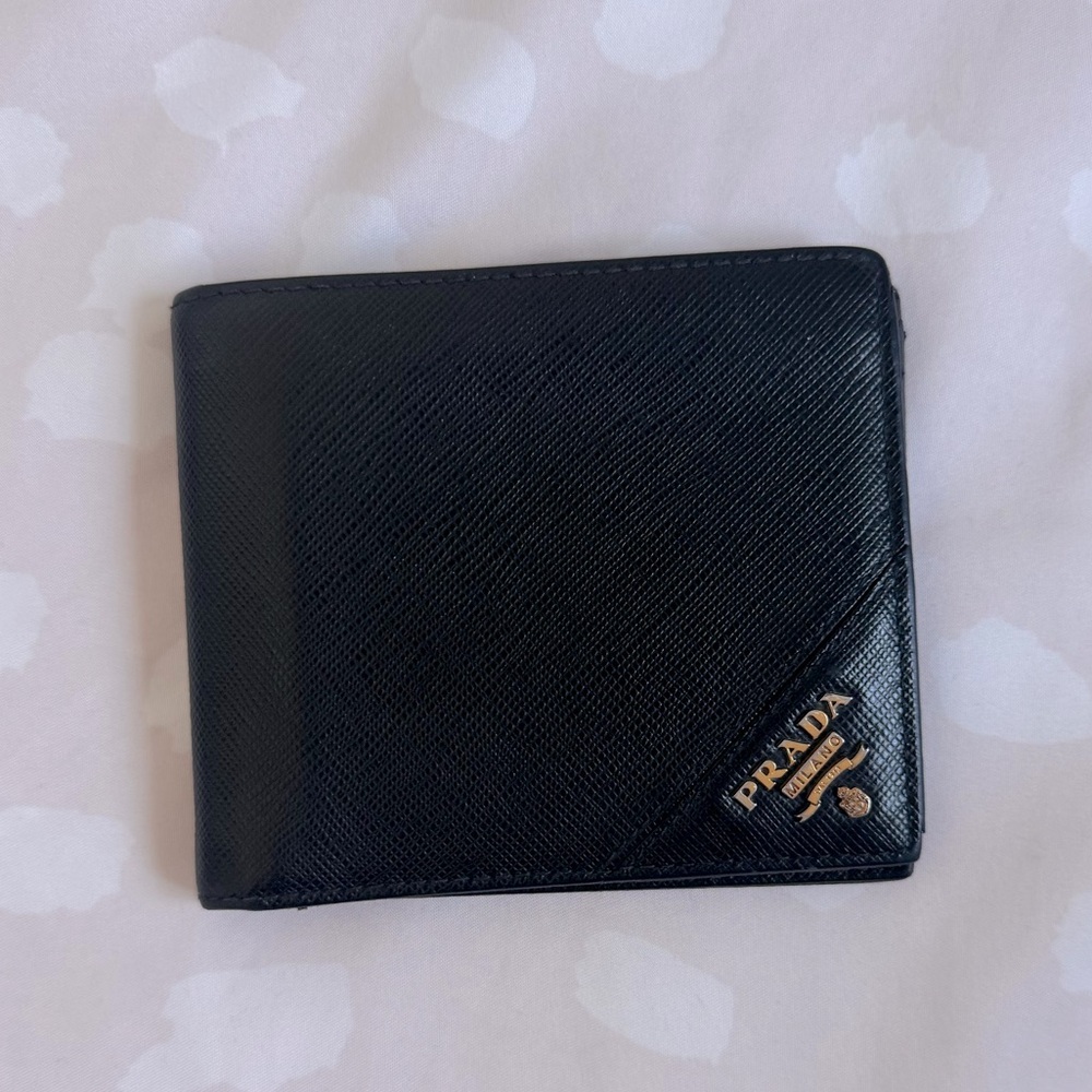 Men’s Prada saffiano leather wallet